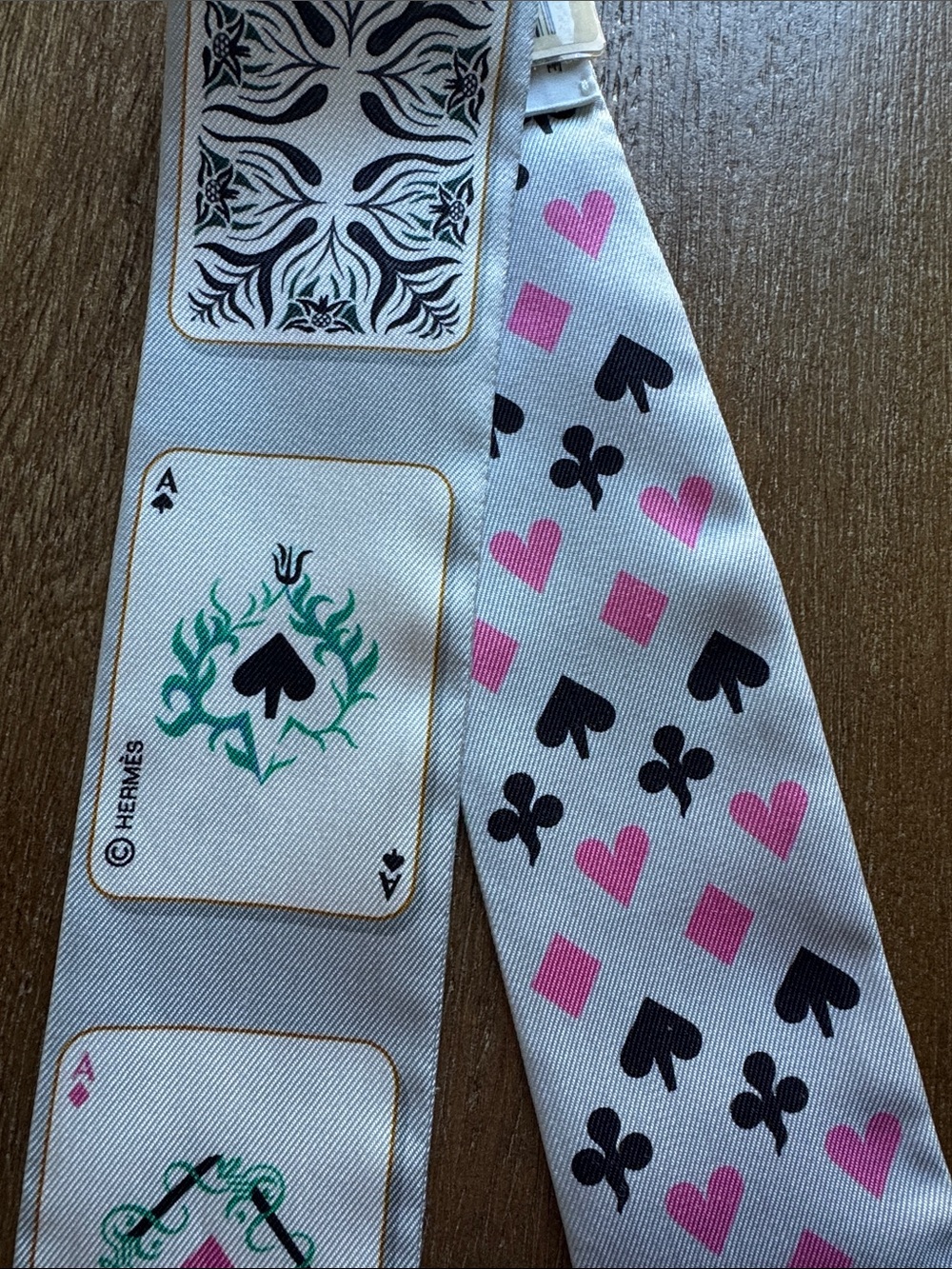 BNIB Jeu de Cartes Hermes 100% Silk Twilly Scarf - Picture 2 of 8